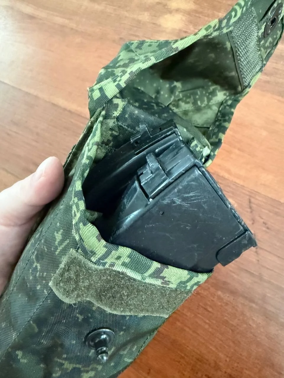 Russian Left-Handed Tekhinkom AK Dual Magazine Pouch with ROP Flare Pouch - Image 3